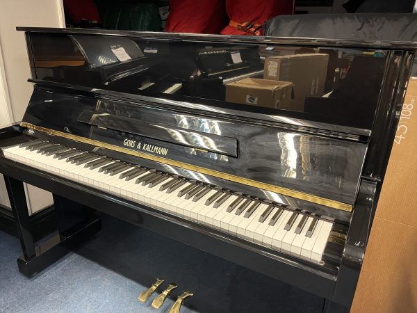 GORS & KALLMAN CONCERTO UPRIGHT PIANO