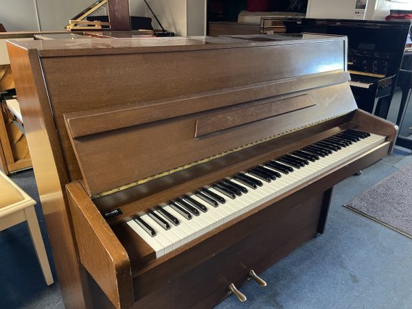 PRE-OWNED DANEMANN CLASSIC UPRIGHT PIANO