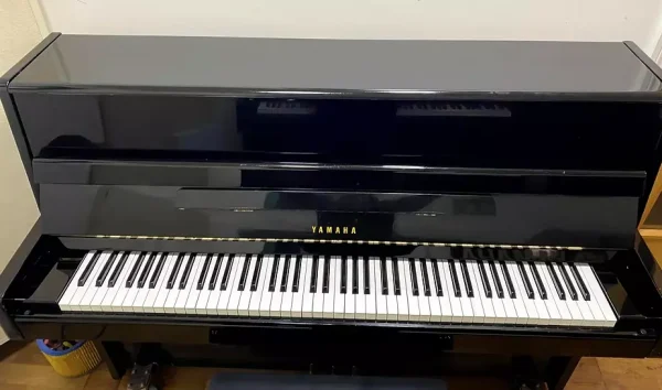 PRE-OWNED YAMAHA P2E BLACK POLISHED UPRIGHT PIANO