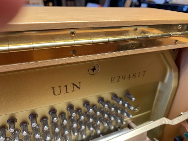 PRE-OWNED YAMAHA U1N SATIN NATURAL CHERRY UPRIGHT PIANO - Image 3