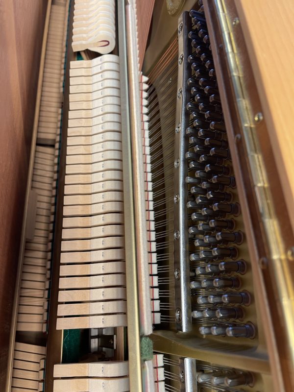 PRE-OWNED YAMAHA U1N SATIN NATURAL CHERRY UPRIGHT PIANO - Image 4